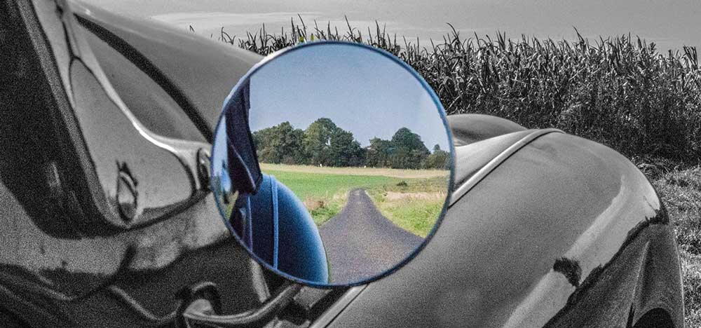 photo_noir_et_blanc_triumph_tr3_retroviseur_en_couleur_._photo_du_photographe_maudioweb_pour_le_site_oldtimercar_._fr_à_duranville_en_france_canada_usa_uk_ita_bl_pologne.