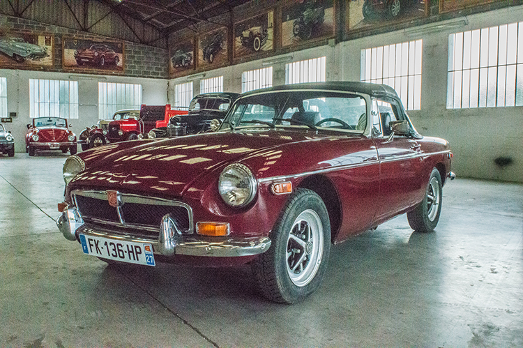 MG B Cabriolet-bordeaux